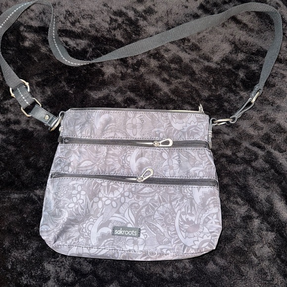 Sakroots Basic Crossbody - Picture 1 of 3